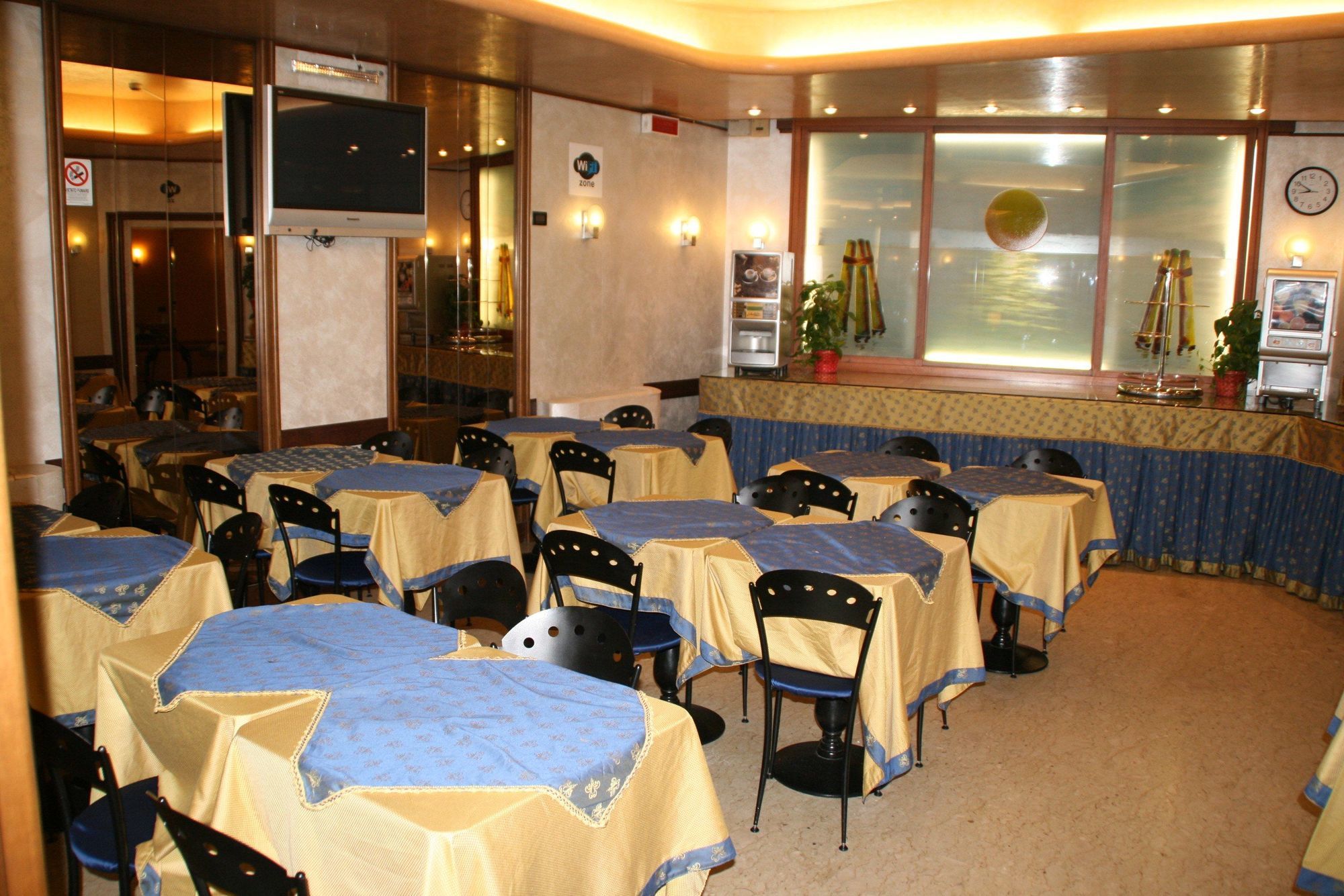 Hotel Centrale Mestre Luaran gambar