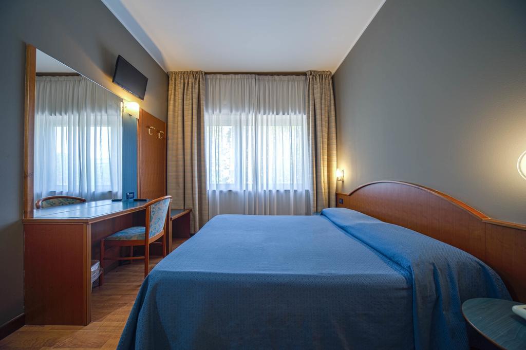 Hotel Centrale Mestre Luaran gambar